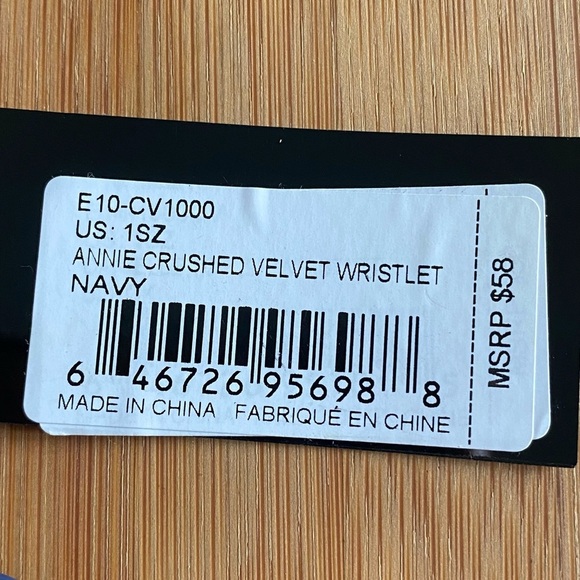 Bebe Los Angeles Annie Navy Crushed Velvet Wristlet NWT - Picture 7 of 9